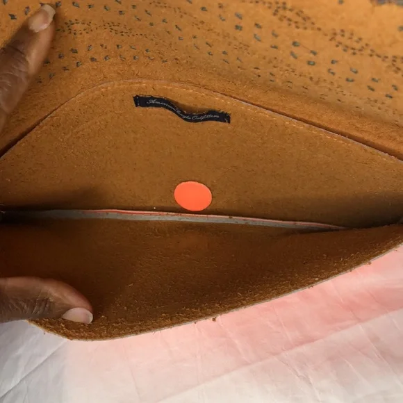 AMERICAN EAGLE OUTFITTERS bright fluorescent Orange clutch bag. - Picture 6 of 10